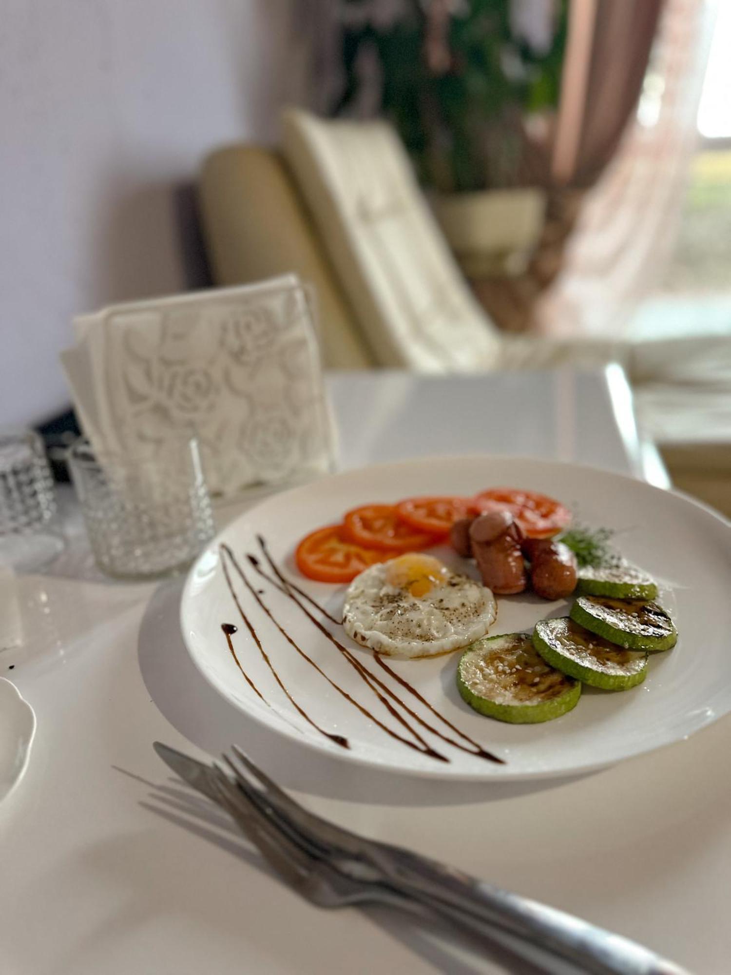 Na Pagorbi Lutsk Hotel Eksteriør billede